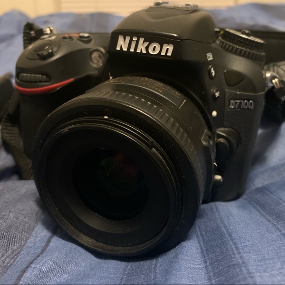 Nikon D7100 Camera & 35mm Lens & Battery Charger & Caps. Excellent Starter! - Picture 1 of 8